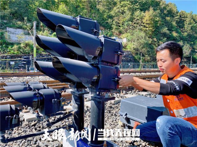 瓮马铁路即将开通 正在进行信号通信设备,道岔设备最终调试
